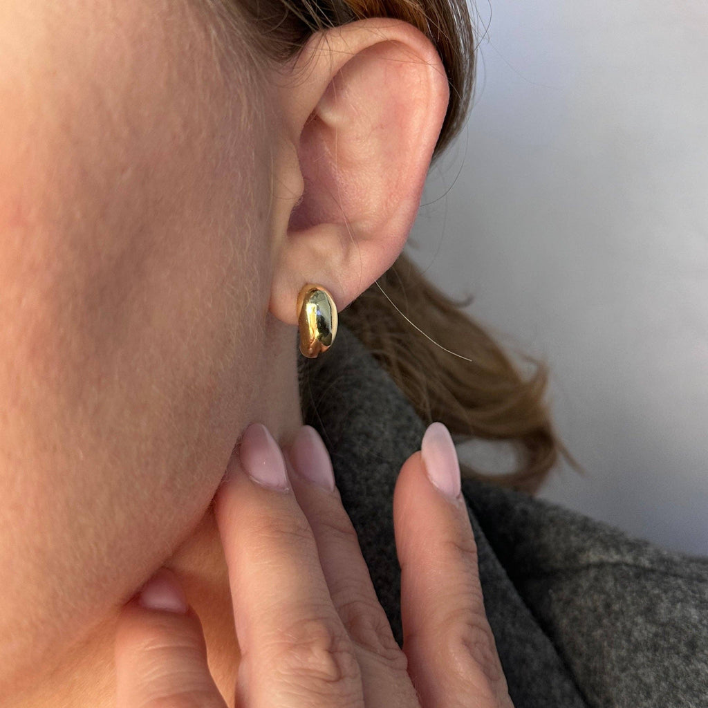 Curved small stud earrings - 18k Gold filled