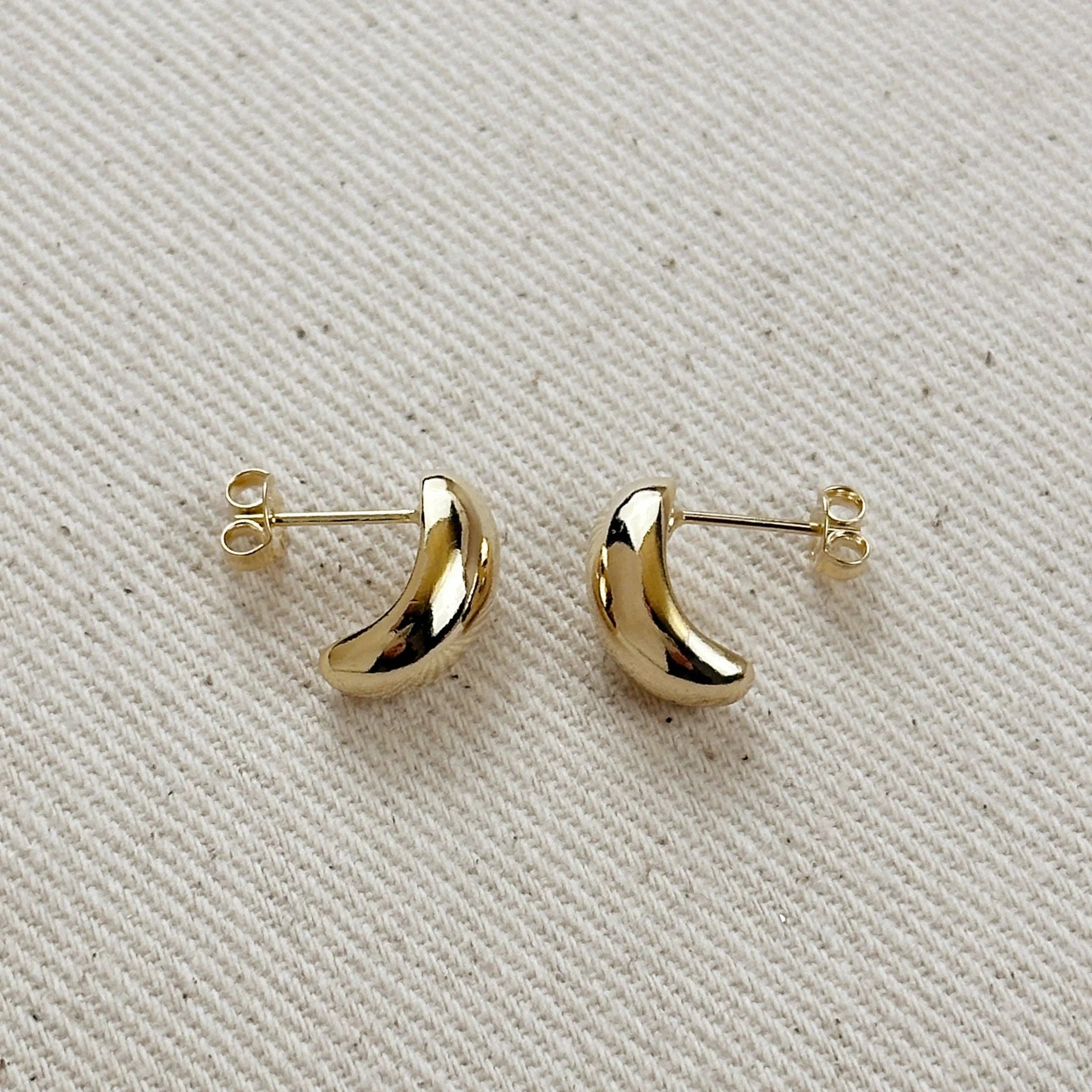 Curved small stud earrings - 18k Gold filled