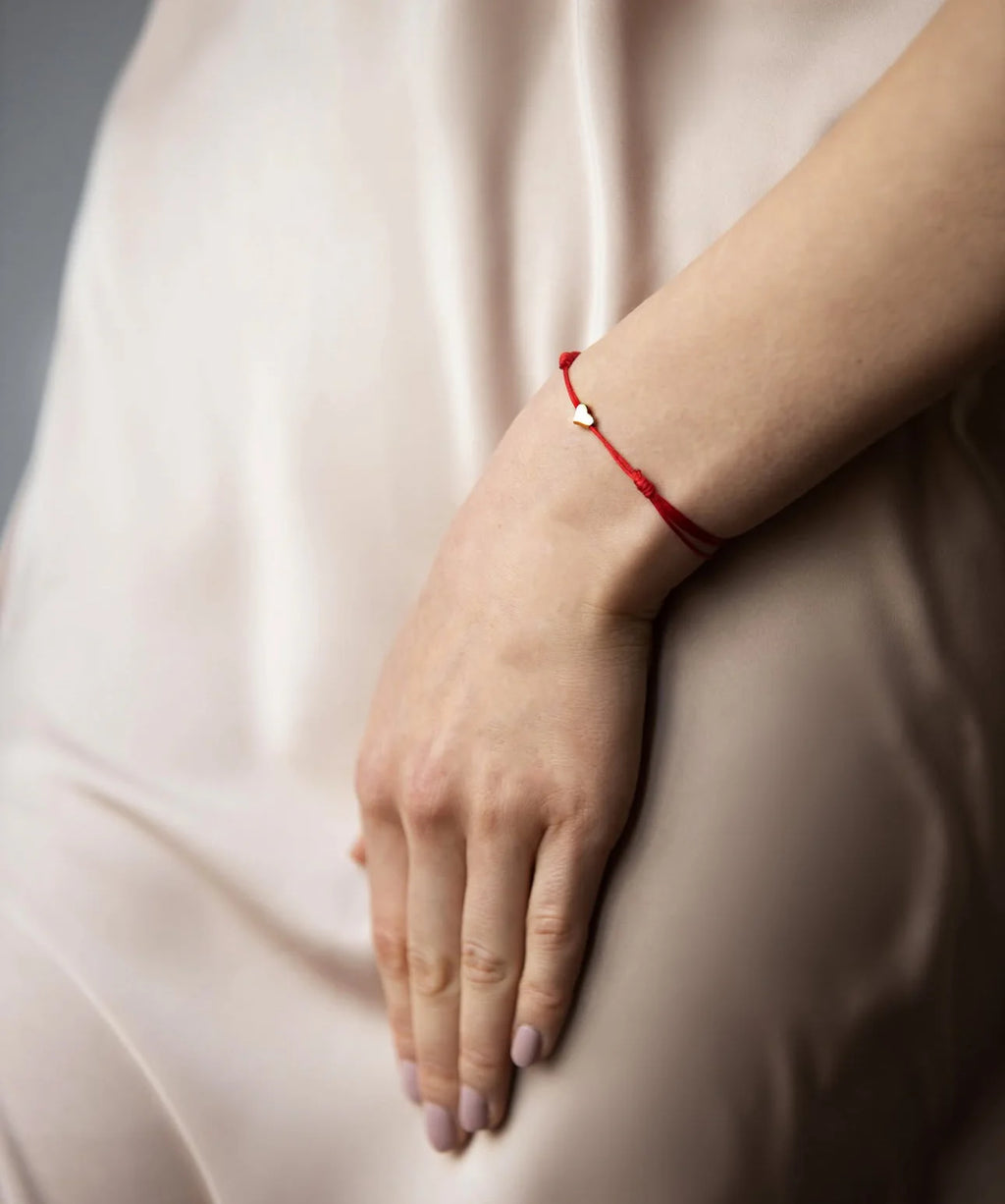Iva Jewelry bracelet with heart on a string
