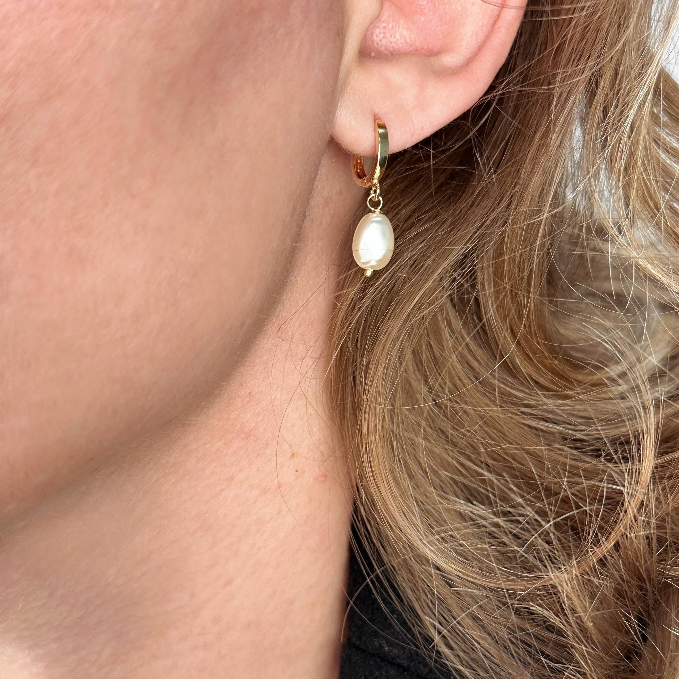 Drop pearl hoop earrings - 18k Gold filled